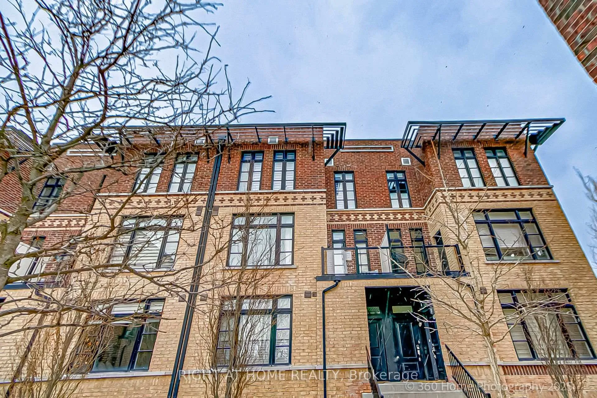 Photo 3 of Unit 31, 8169 Kipling Avenue, Vaughan, West Woodbridge — HOMEH