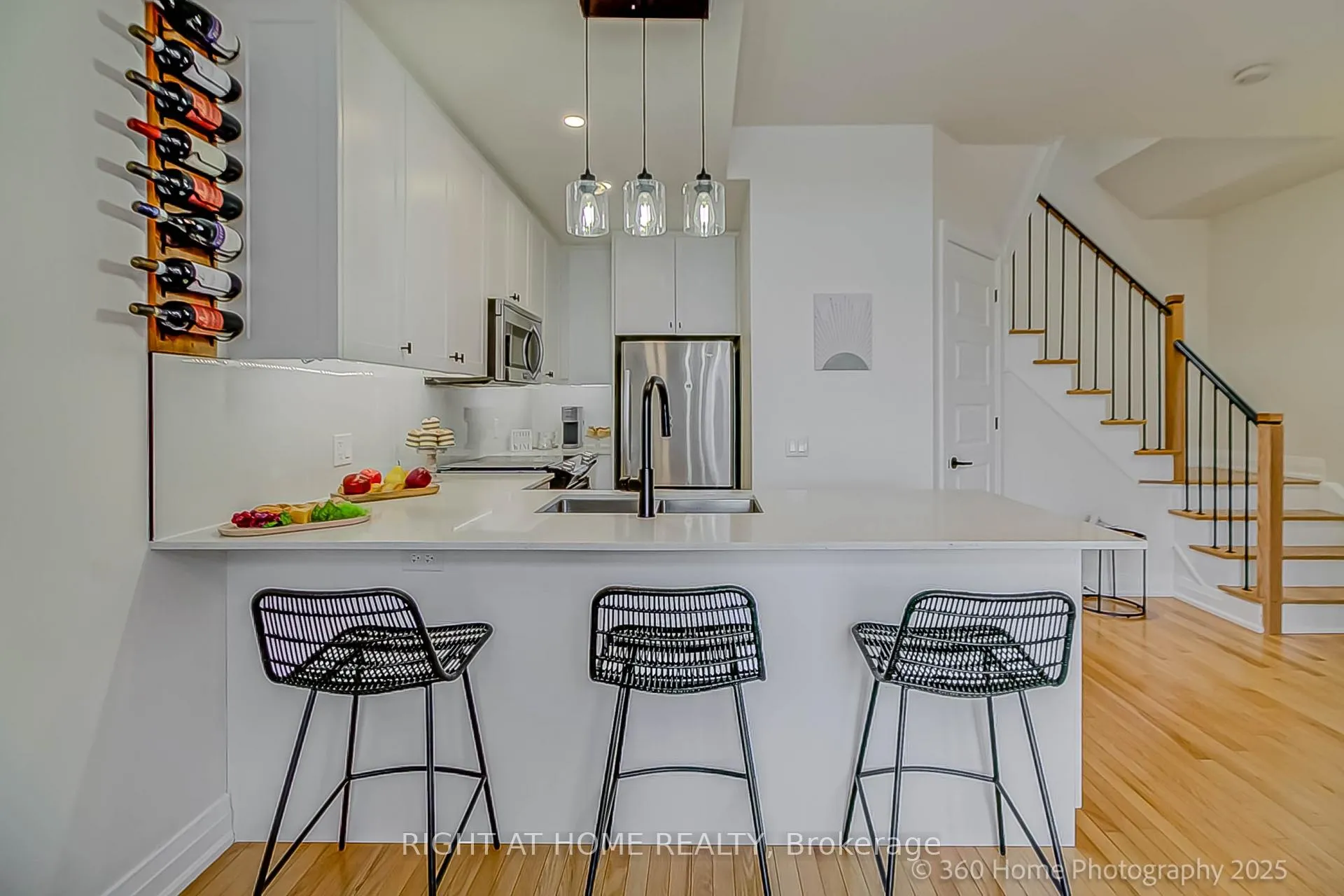Photo 6 of Unit 31, 8169 Kipling Avenue, Vaughan, West Woodbridge — HOMEH