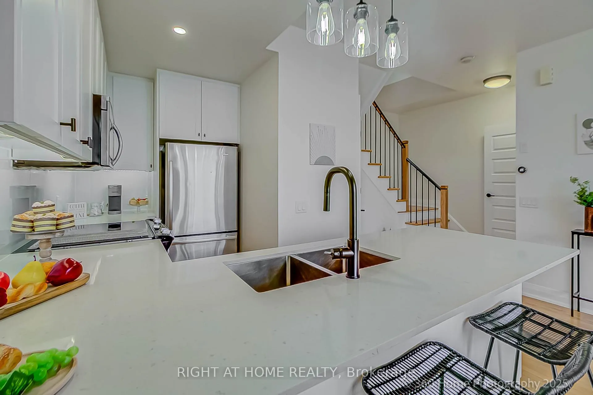 Photo 7 of Unit 31, 8169 Kipling Avenue, Vaughan, West Woodbridge — HOMEH
