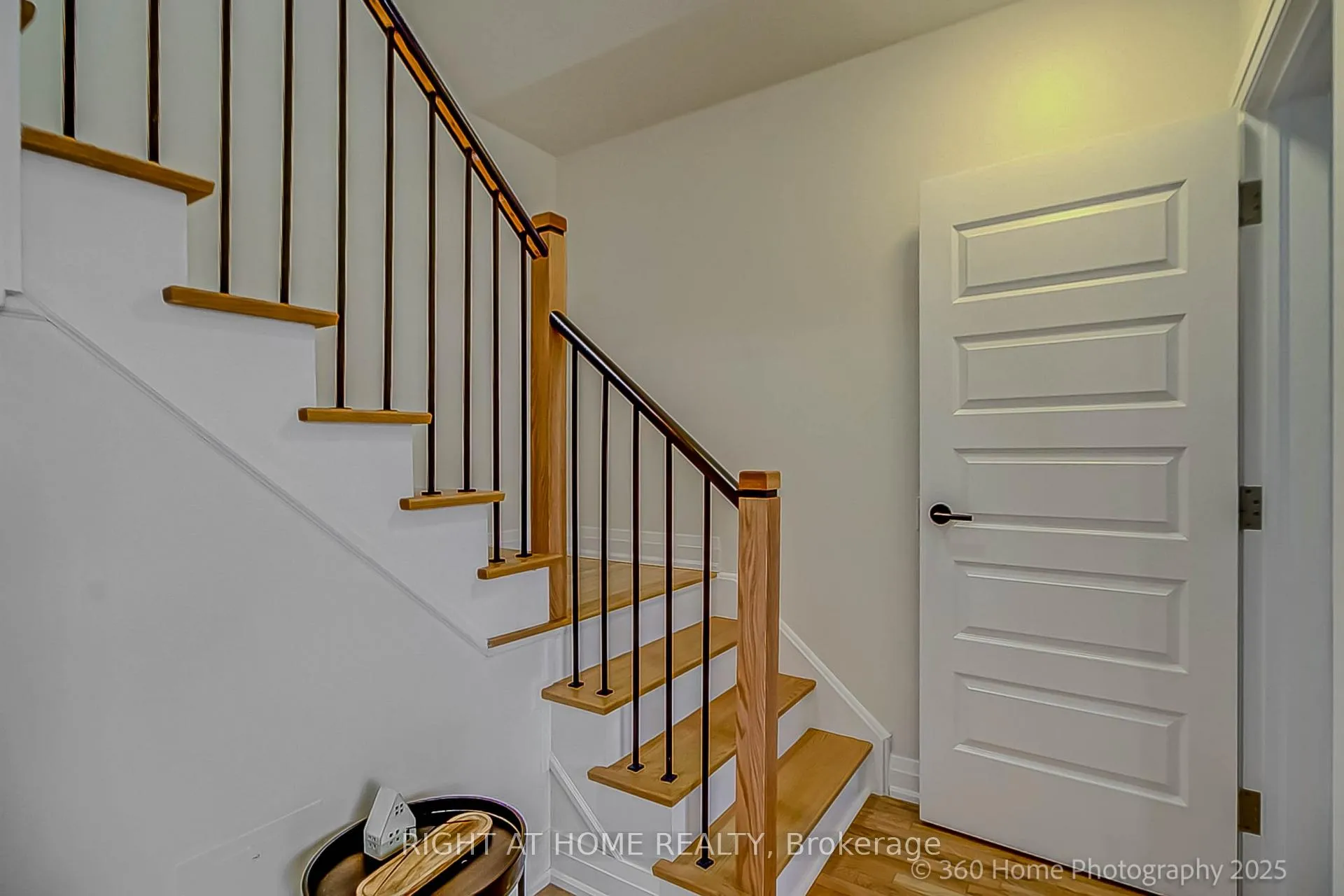 Photo 11 of Unit 31, 8169 Kipling Avenue, Vaughan, West Woodbridge — HOMEH