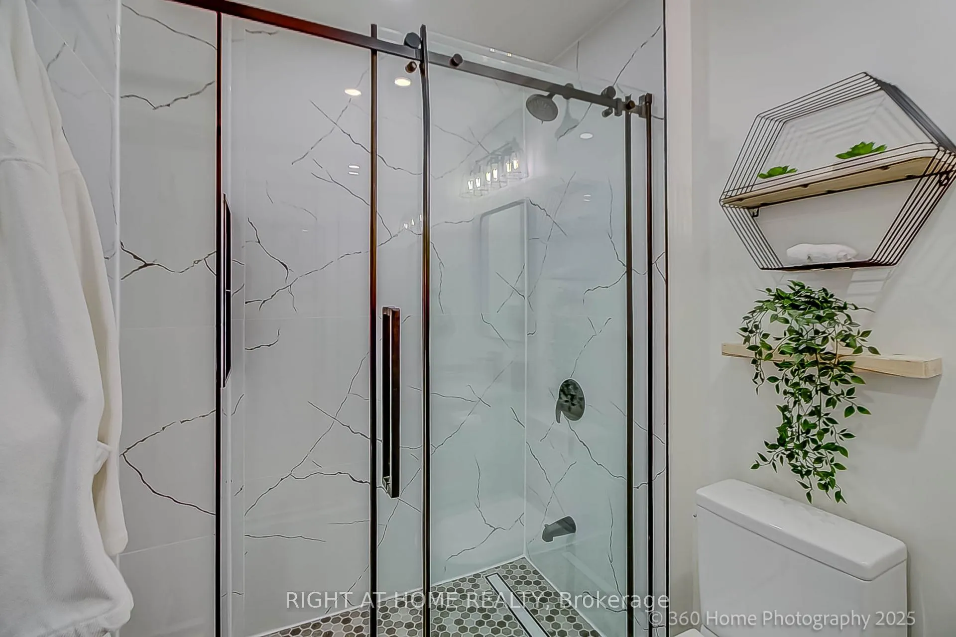 Photo 18 of Unit 31, 8169 Kipling Avenue, Vaughan, West Woodbridge — HOMEH