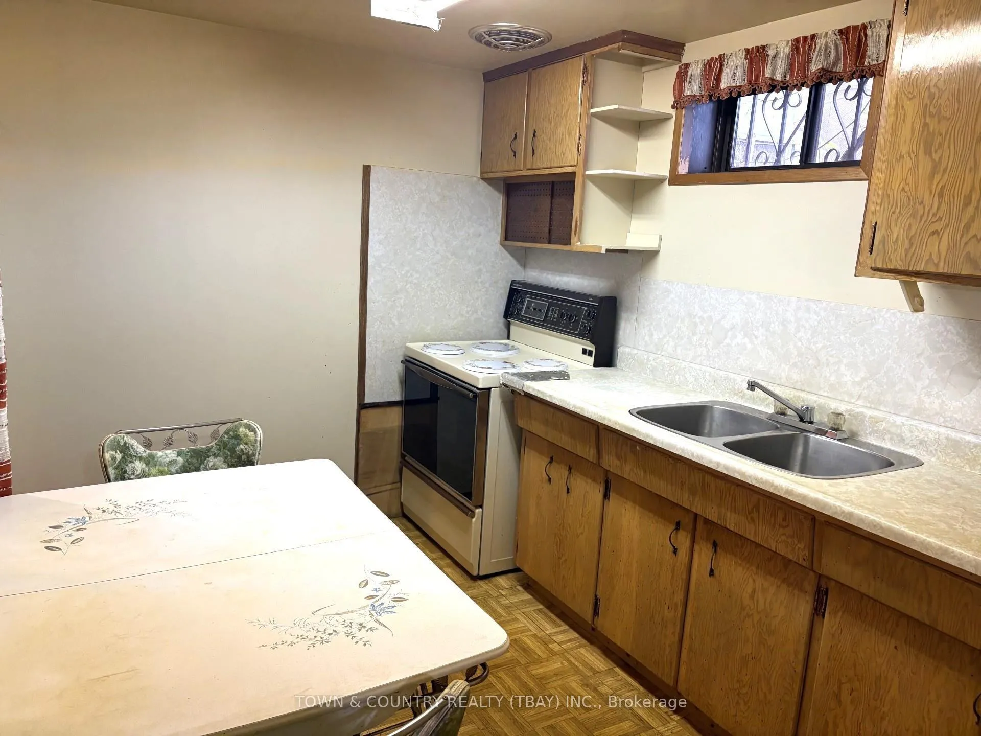Photo 15 of 518 Edward St N, Thunder Bay, Northwood Park — HOMEH