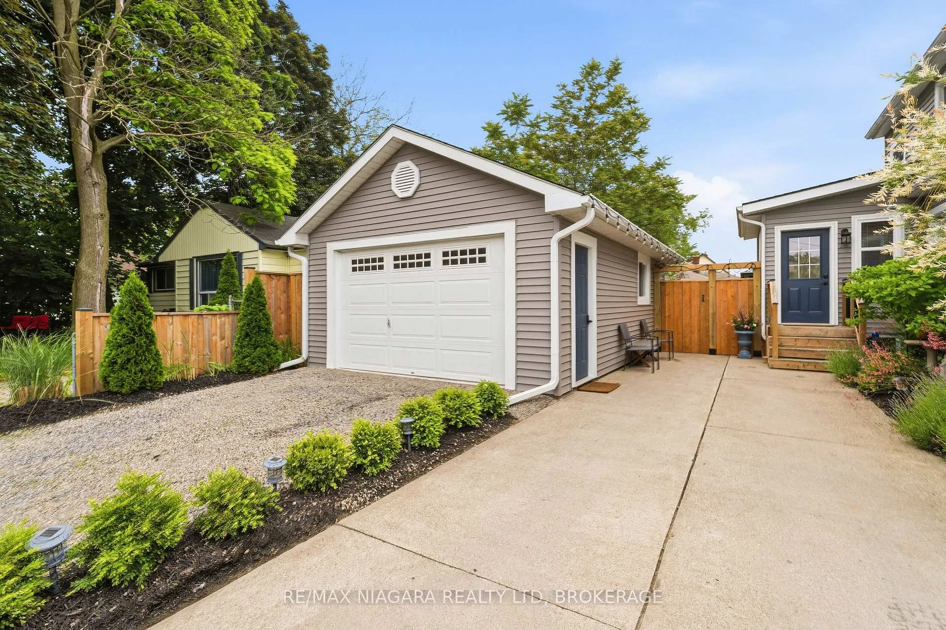 Photo 2 of 29 Johnston Street, St. Catharines, Port Dalhousie — HOMEH