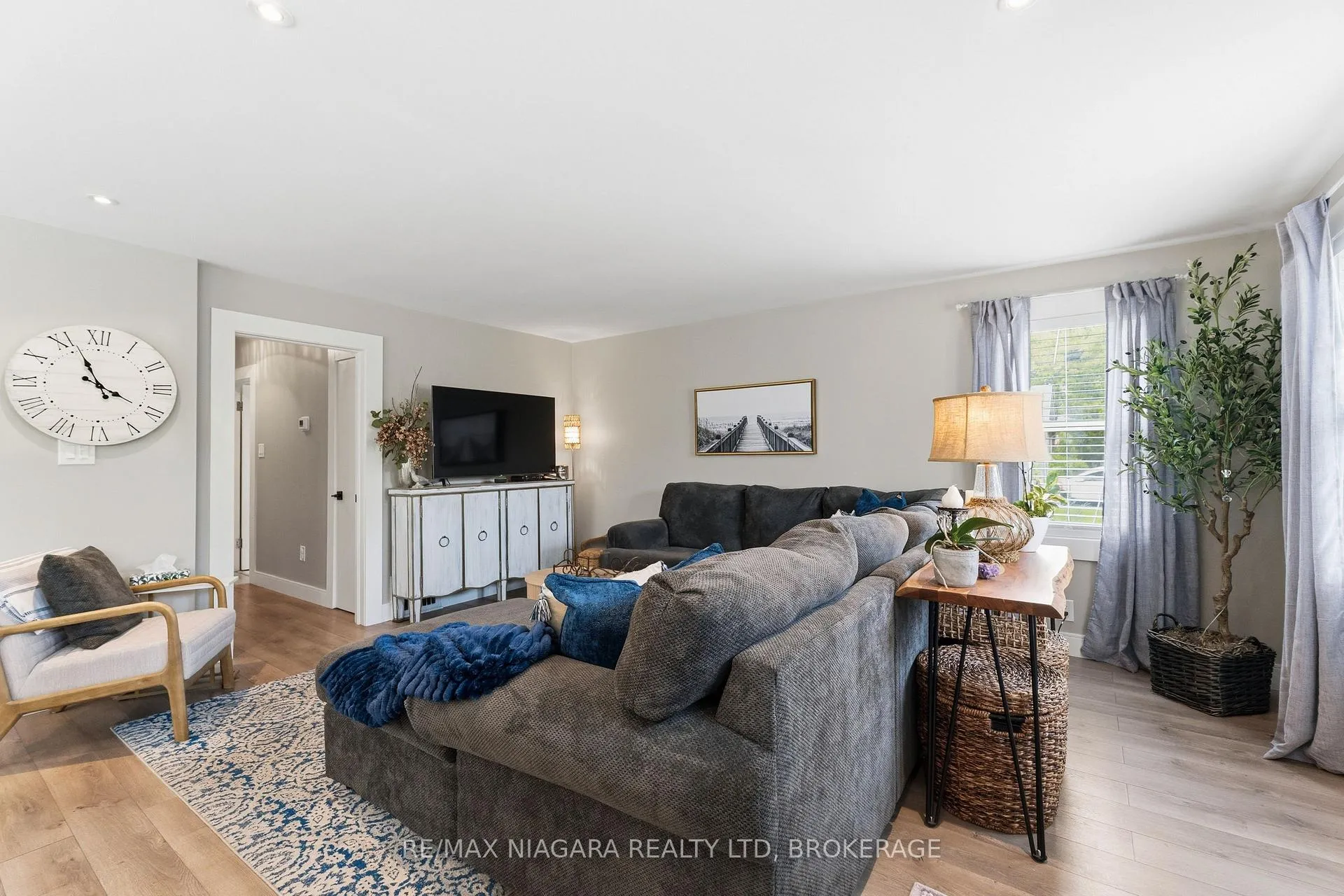Photo 8 of 29 Johnston Street, St. Catharines, Port Dalhousie — HOMEH