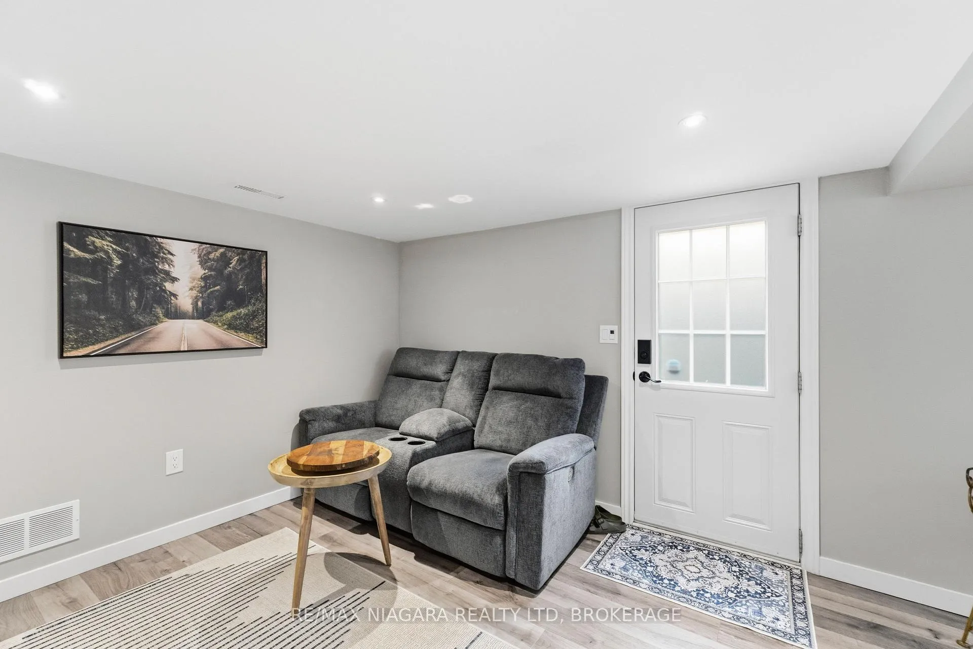 Photo 23 of 29 Johnston Street, St. Catharines, Port Dalhousie — HOMEH