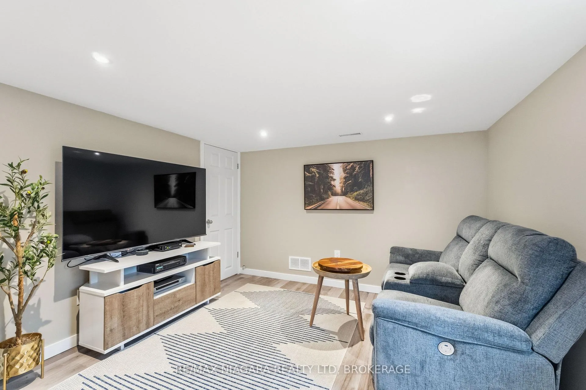 Photo 24 of 29 Johnston Street, St. Catharines, Port Dalhousie — HOMEH