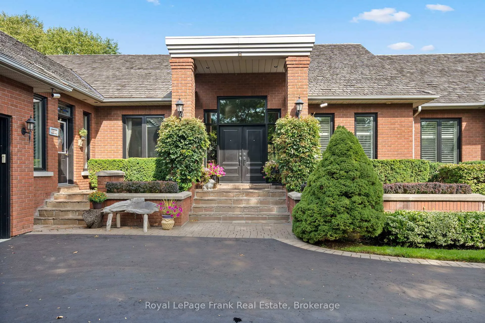 Photo 3 of 8 Buggey Lane, Ajax, Northeast Ajax — HOMEH