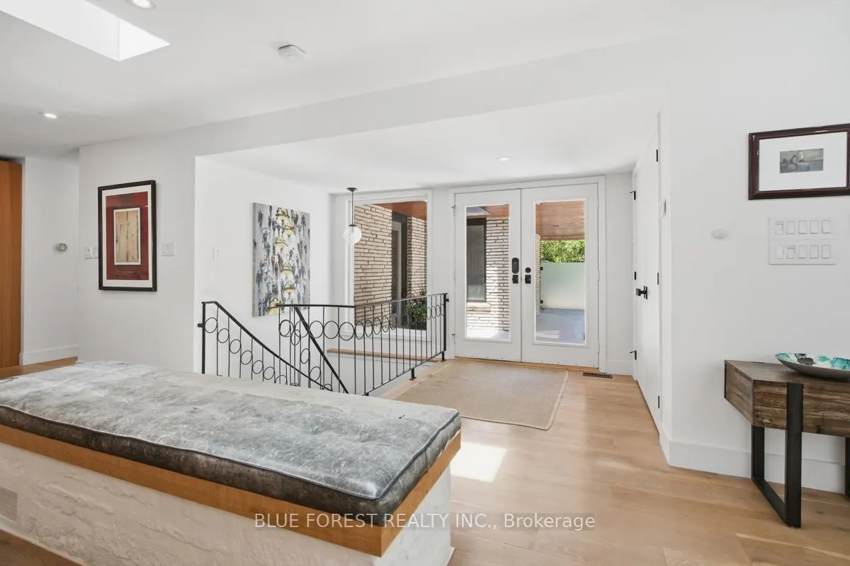 Photo 5 of 2 Hampton Crescent, London, North Q — HOMEH