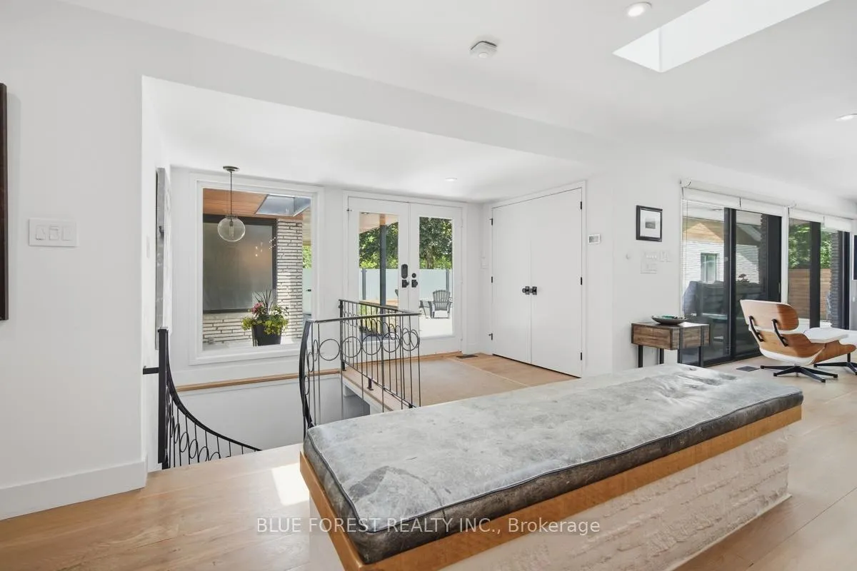 Photo 6 of 2 Hampton Crescent, London, North Q — HOMEH
