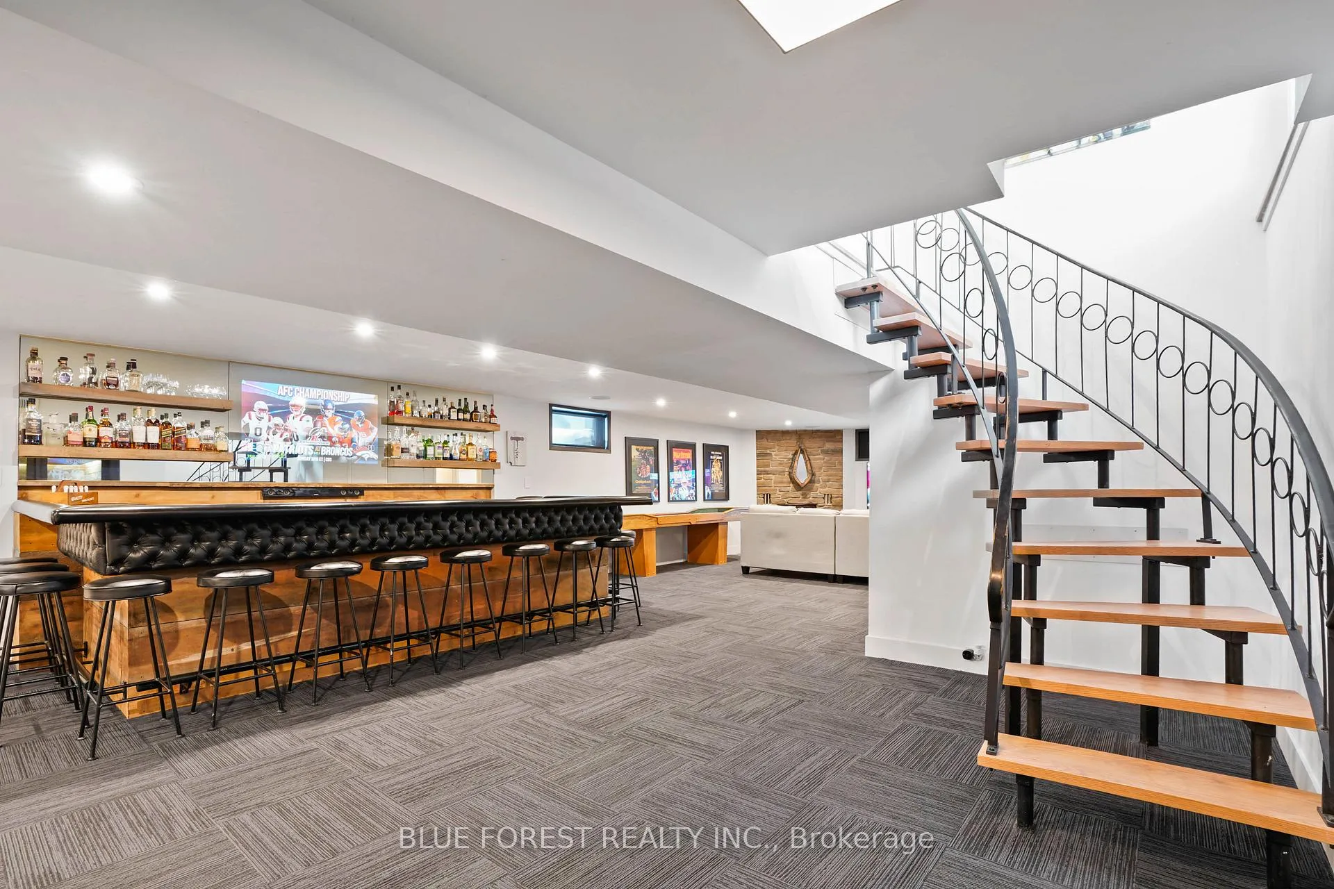 Photo 31 of 2 Hampton Crescent, London, North Q — HOMEH