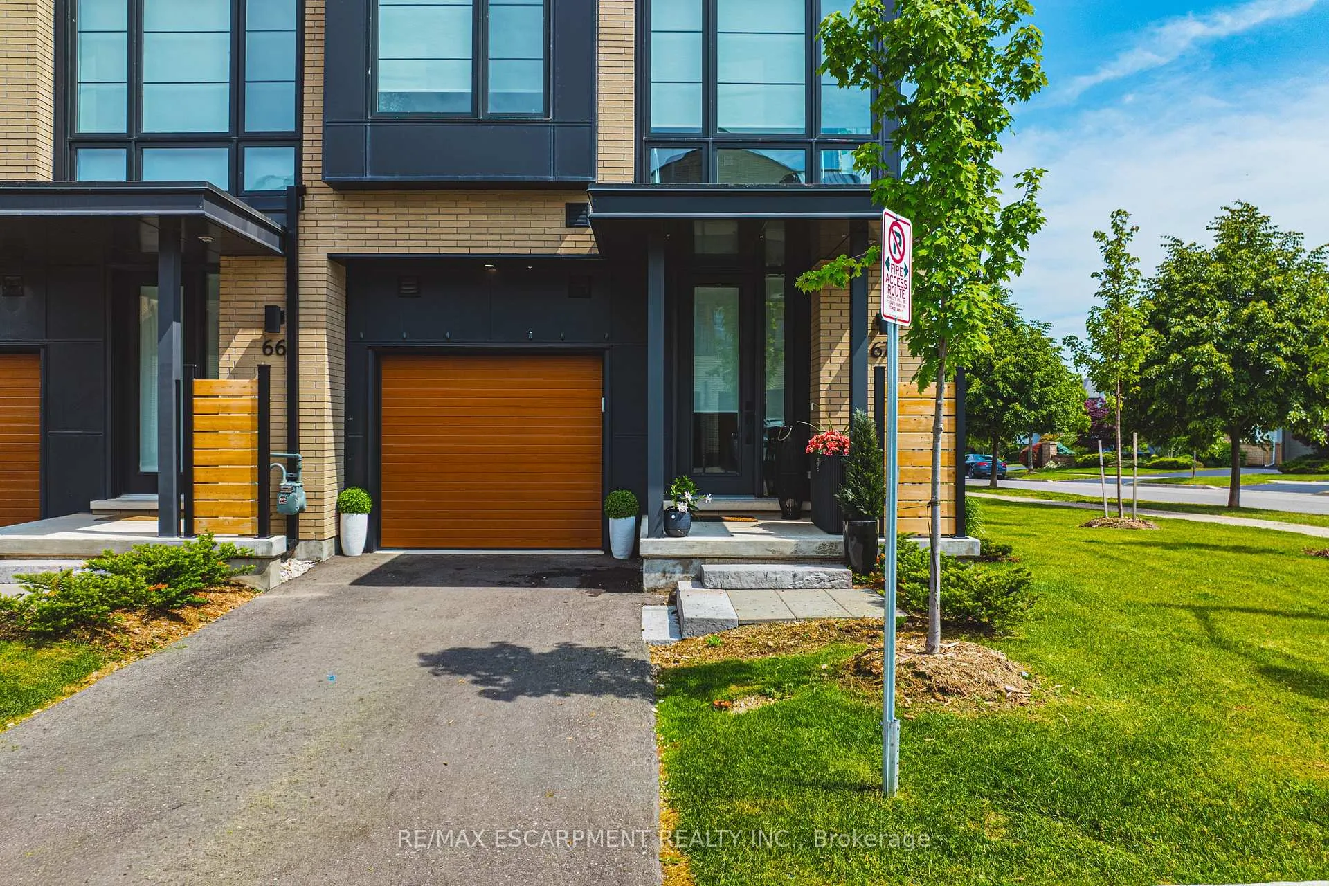 Photo 3 of Unit 67, 2273 Turnberry Road, Burlington, Rose — HOMEH