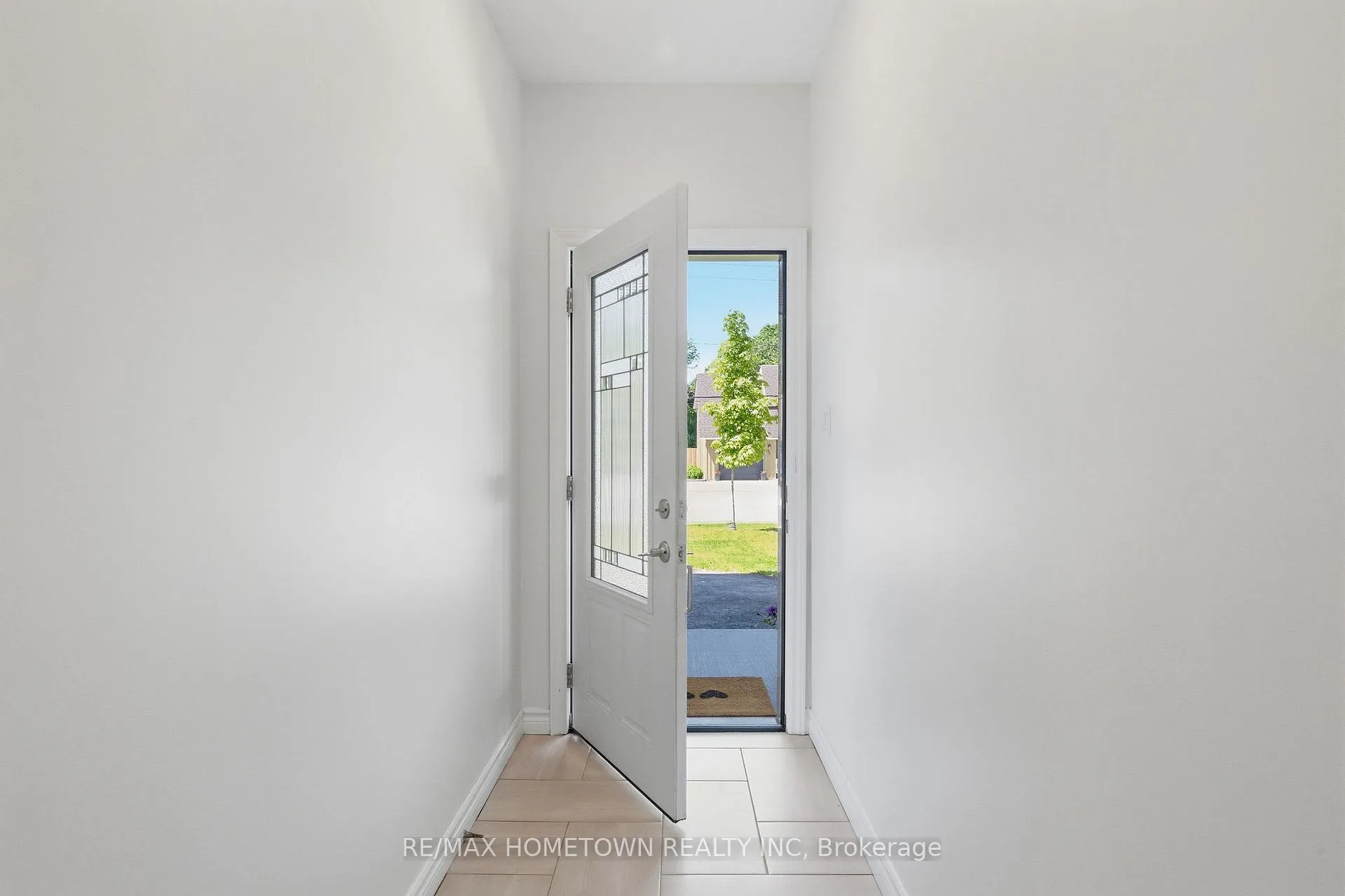 Photo 8 of 53B Centre Street, Brockville — HOMEH