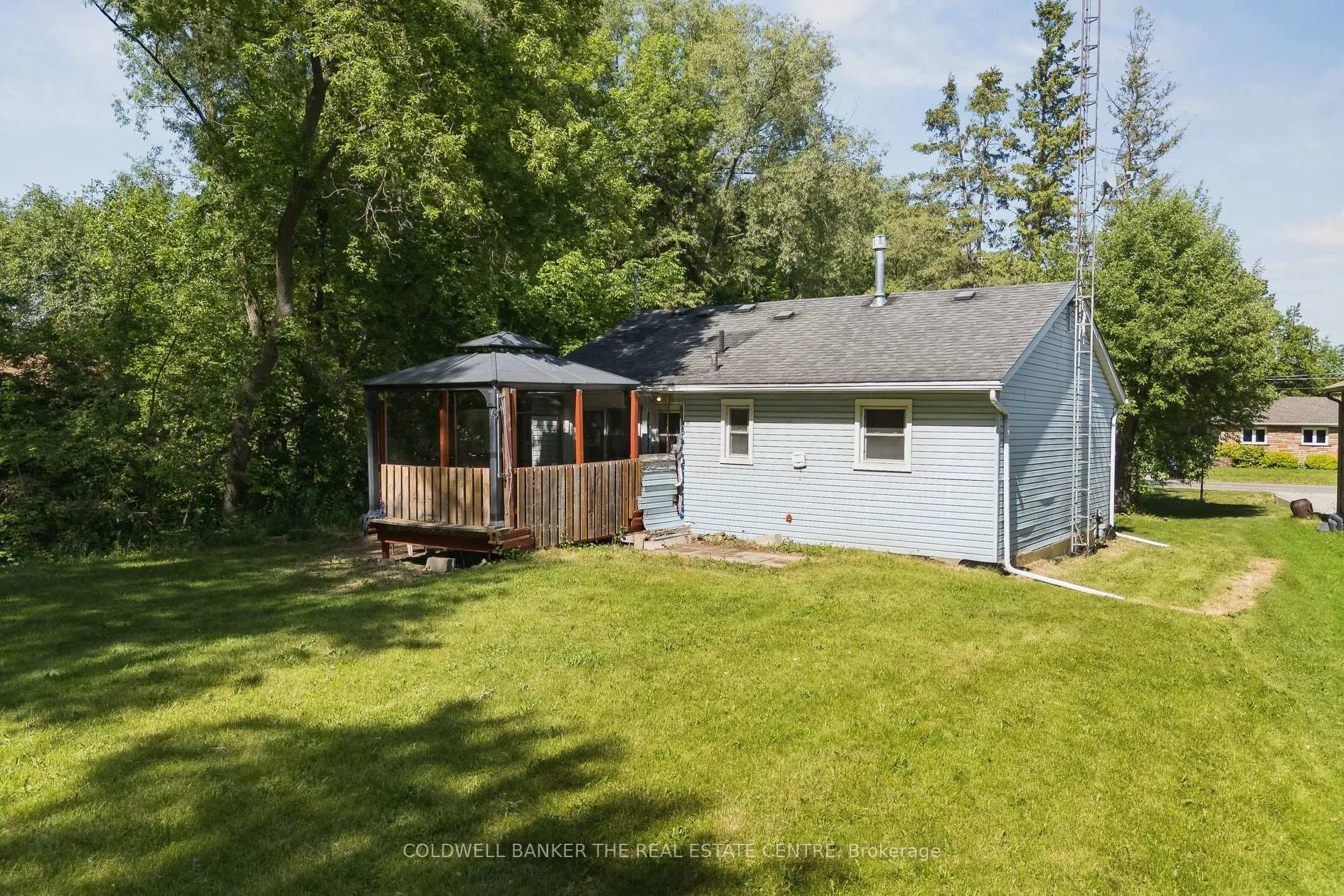Photo 3 of 972 Gilmore Avenue, Innisfil, Lefroy — HOMEH