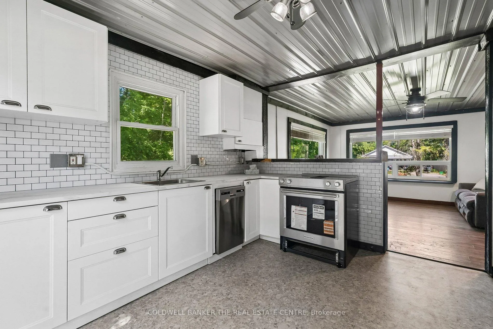 Photo 11 of 972 Gilmore Avenue, Innisfil, Lefroy — HOMEH