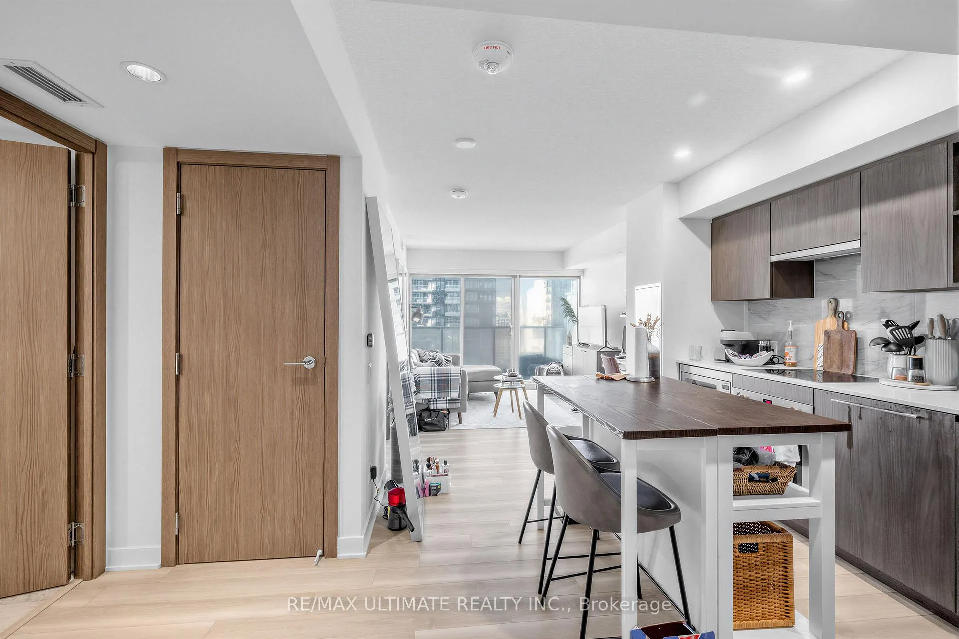Photo 3 of Unit 2308, 17 Bathurst Street, Toronto, Waterfront Communities — HOMEH