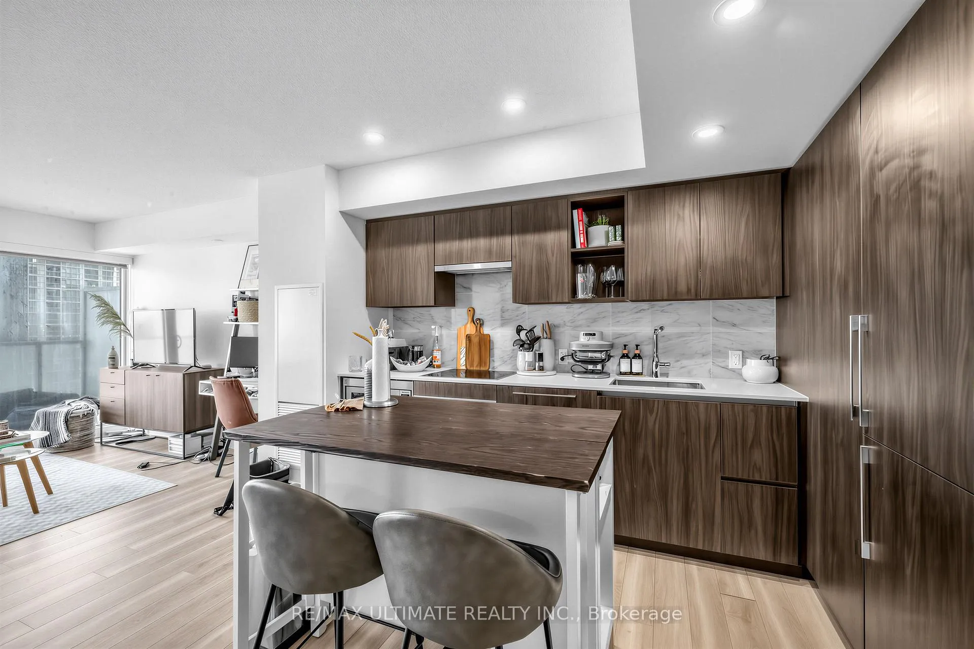 Photo 5 of Unit 2308, 17 Bathurst Street, Toronto, Waterfront Communities — HOMEH