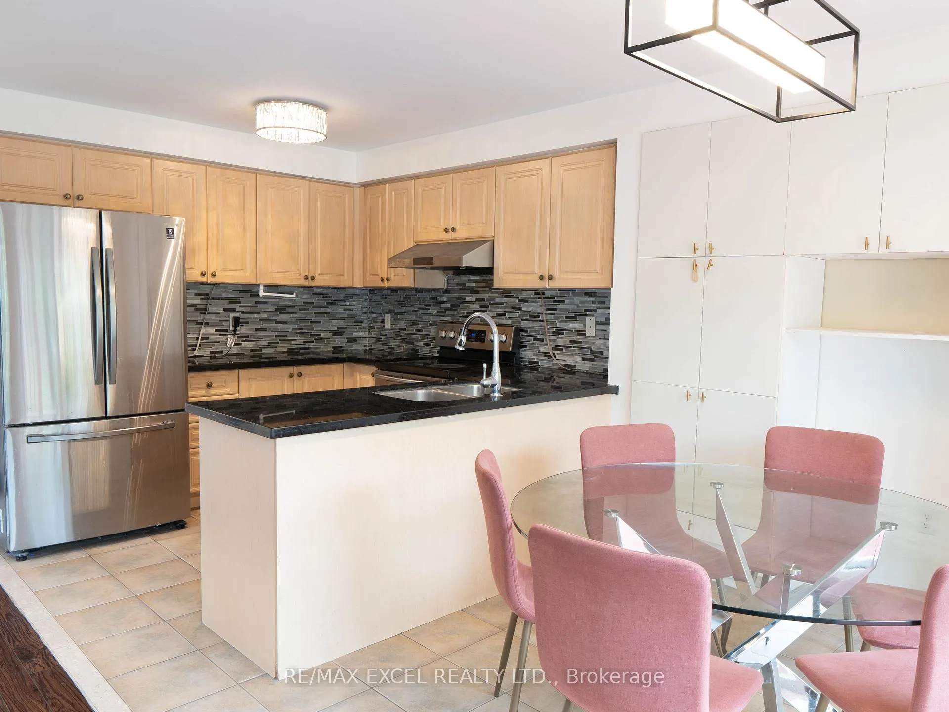Photo 8 of 118 Redkey Drive, Markham, Milliken Mills East — HOMEH