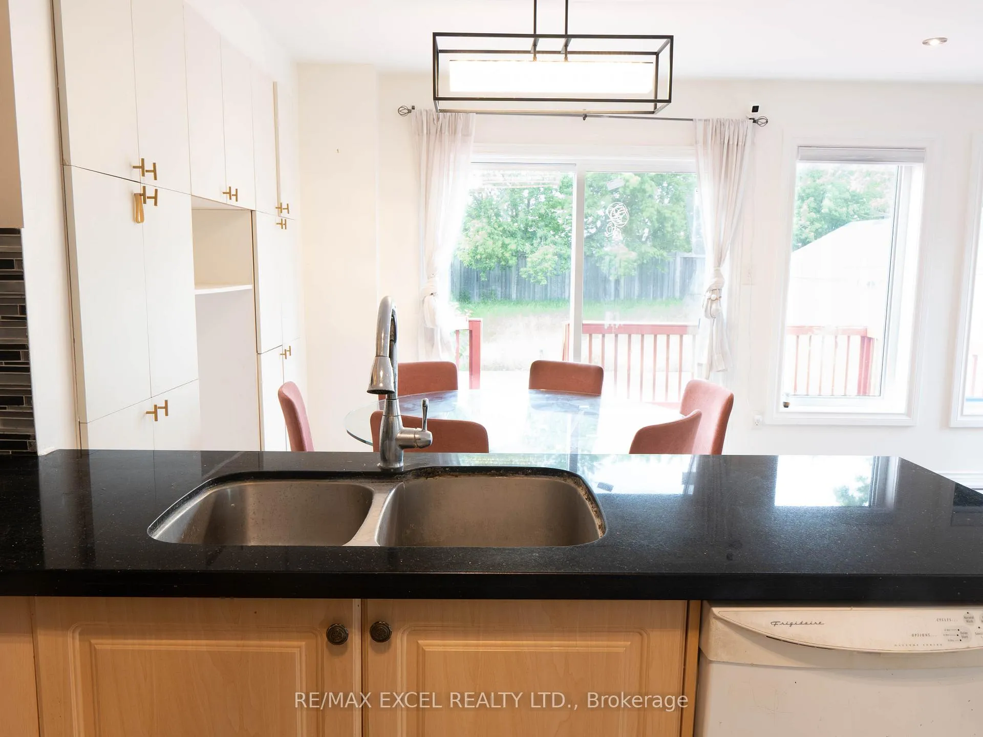 Photo 10 of 118 Redkey Drive, Markham, Milliken Mills East — HOMEH