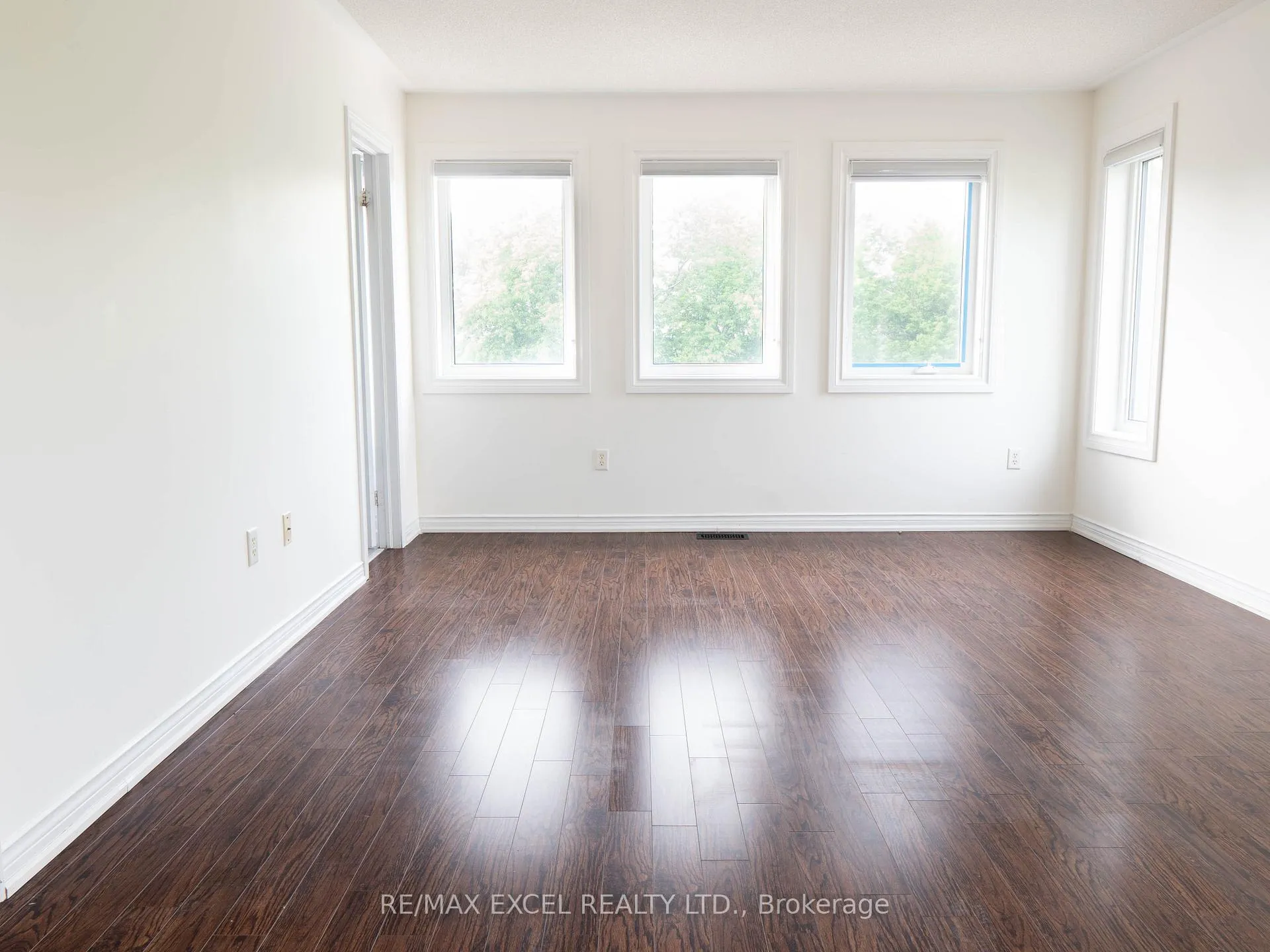 Photo 12 of 118 Redkey Drive, Markham, Milliken Mills East — HOMEH