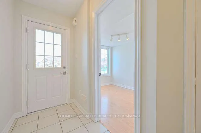 Photo 7 of 45 Peach Drive, Brampton, Sandringham-Wellington — HOMEH