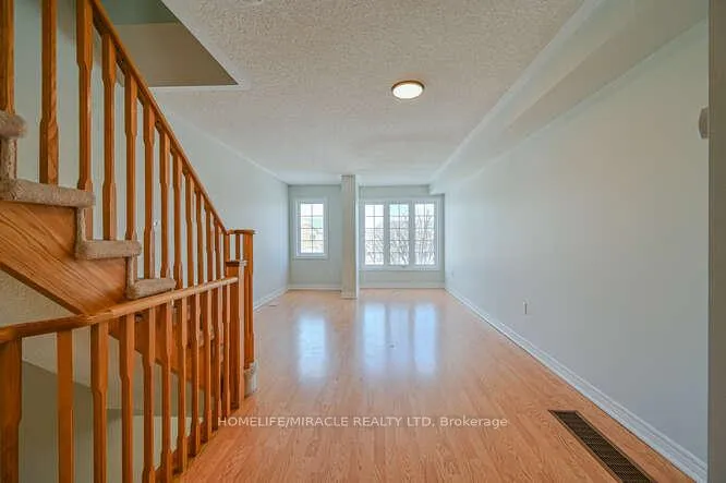 Photo 21 of 45 Peach Drive, Brampton, Sandringham-Wellington — HOMEH