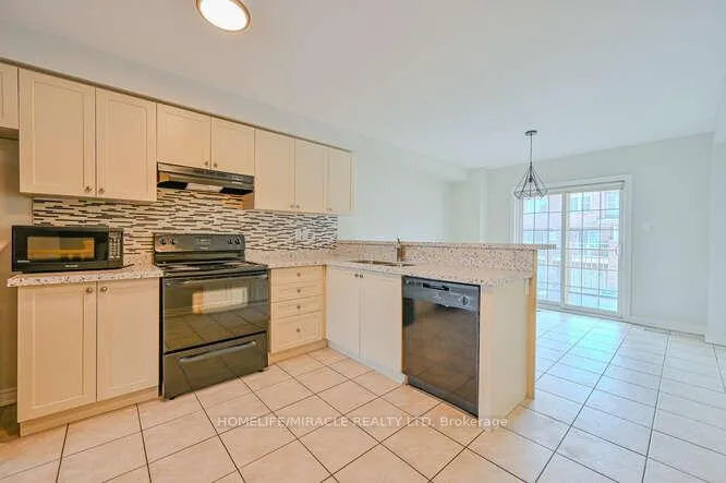 Photo 11 of 45 Peach Drive, Brampton, Sandringham-Wellington — HOMEH