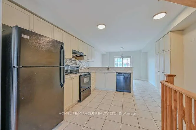 Photo 13 of 45 Peach Drive, Brampton, Sandringham-Wellington — HOMEH