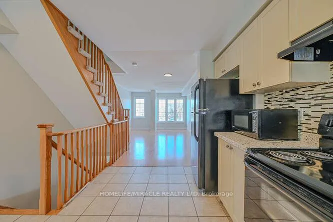 Photo 25 of 45 Peach Drive, Brampton, Sandringham-Wellington — HOMEH