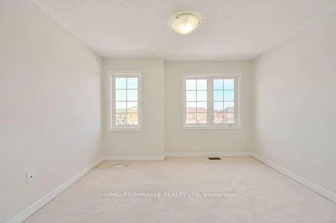 Photo 42 of 45 Peach Drive, Brampton, Sandringham-Wellington — HOMEH