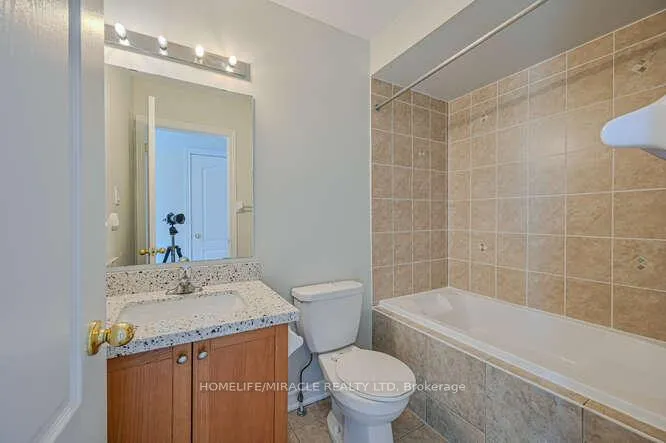 Photo 20 of 45 Peach Drive, Brampton, Sandringham-Wellington — HOMEH