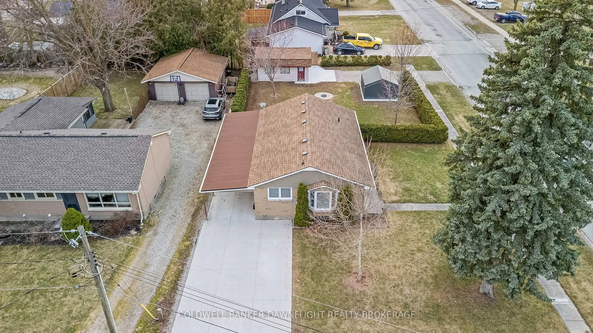 Photo 3 of 105 Wellington Street W, South Huron, Exeter — HOMEH