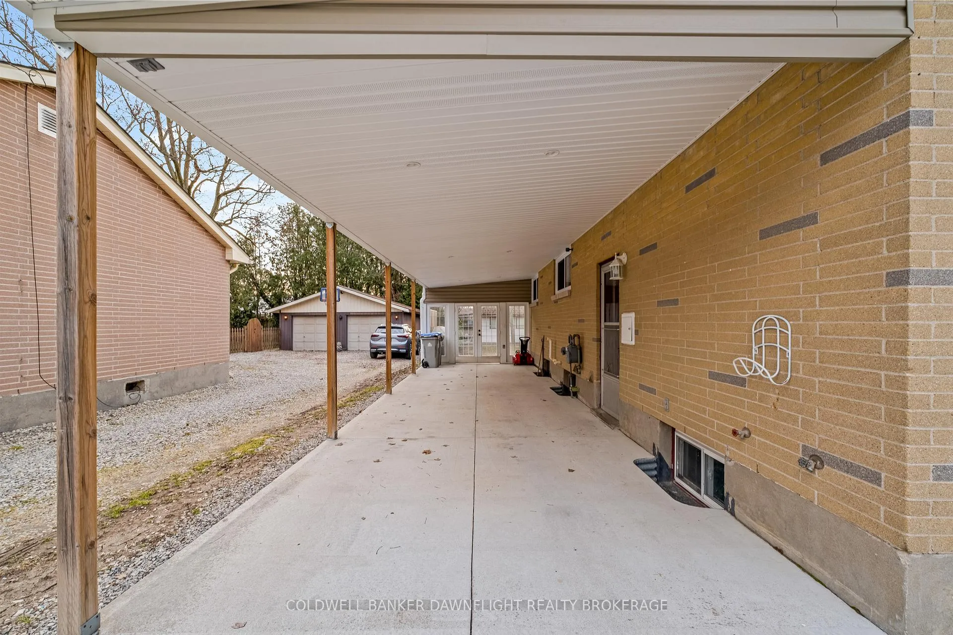 Photo 5 of 105 Wellington Street W, South Huron, Exeter — HOMEH
