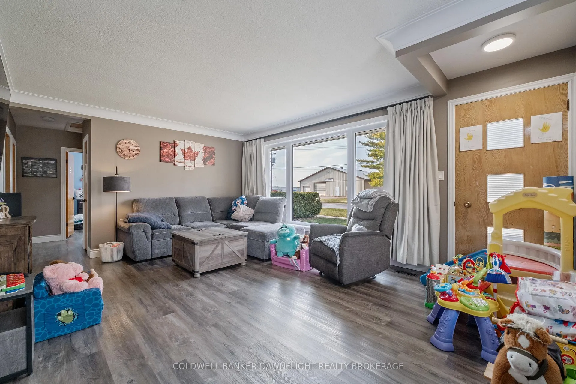 Photo 7 of 105 Wellington Street W, South Huron, Exeter — HOMEH