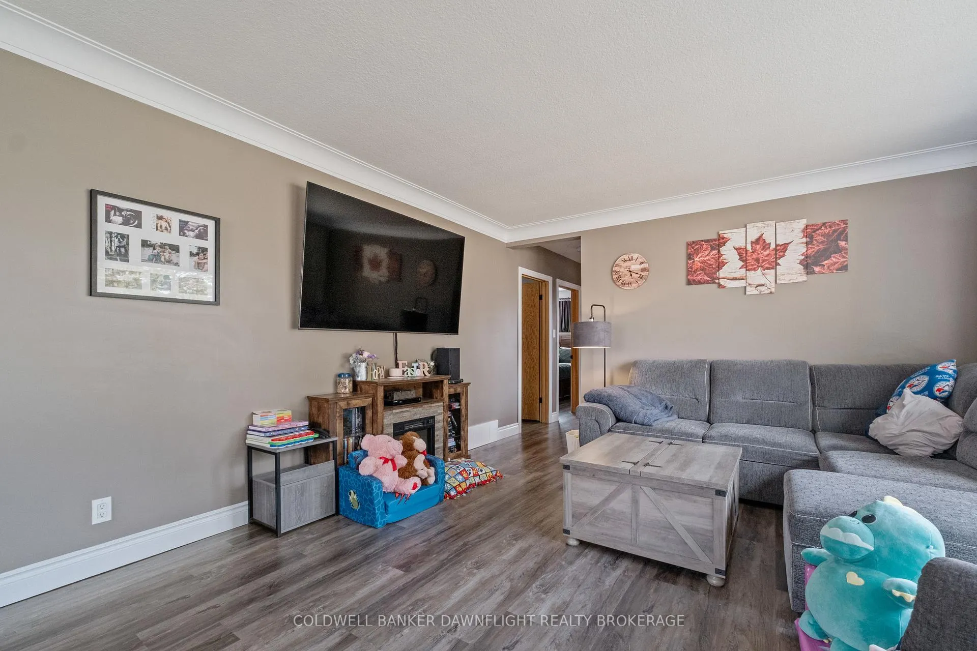 Photo 8 of 105 Wellington Street W, South Huron, Exeter — HOMEH