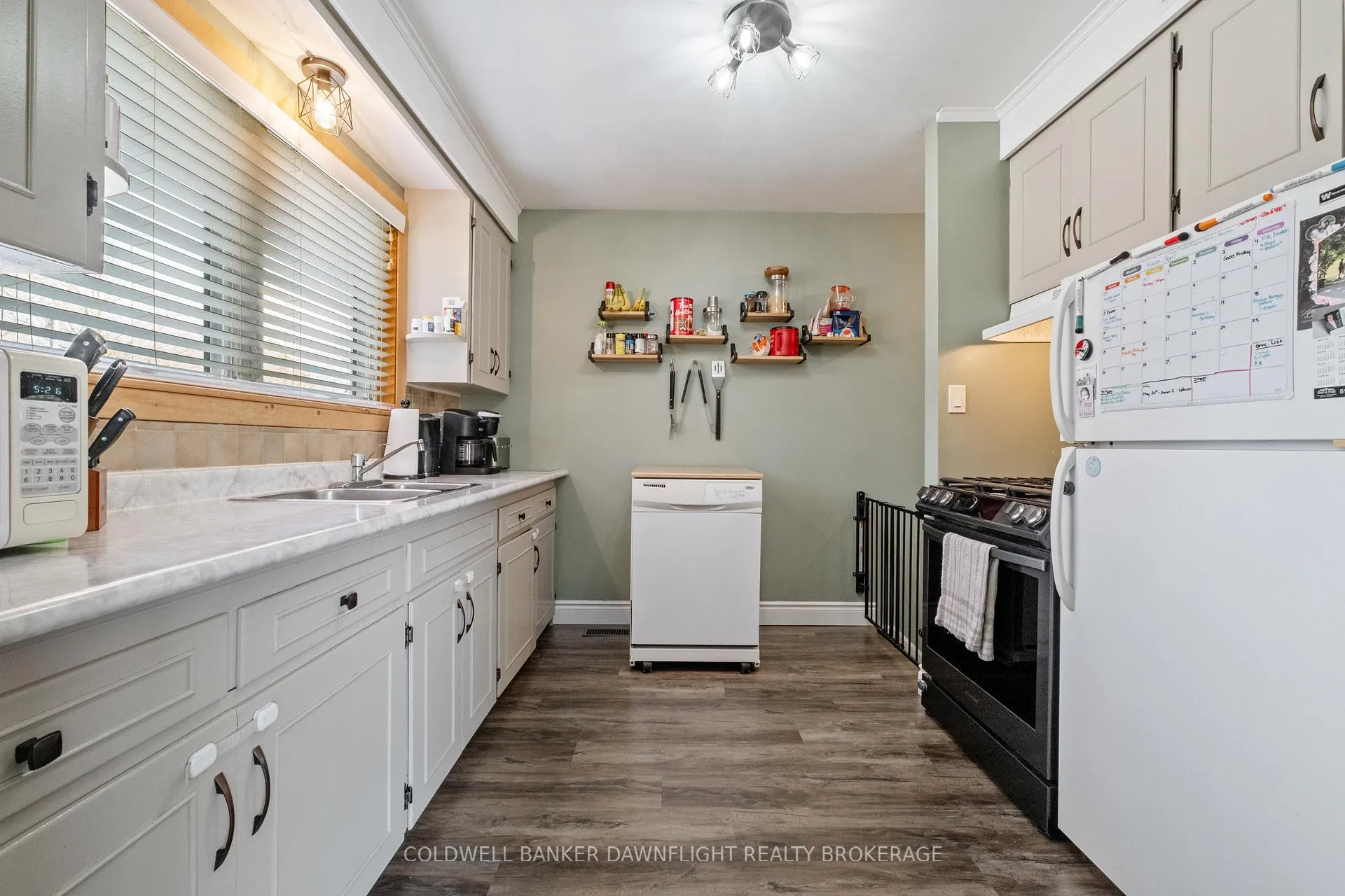 Photo 10 of 105 Wellington Street W, South Huron, Exeter — HOMEH