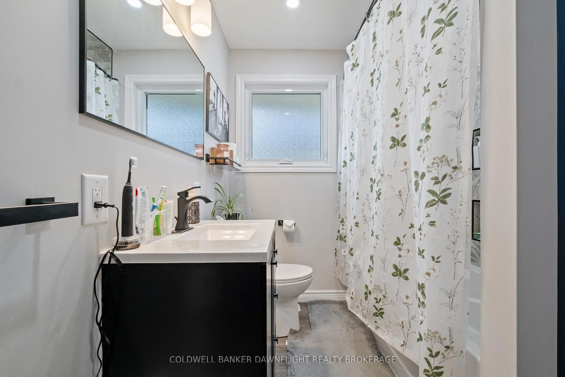 Photo 21 of 105 Wellington Street W, South Huron, Exeter — HOMEH