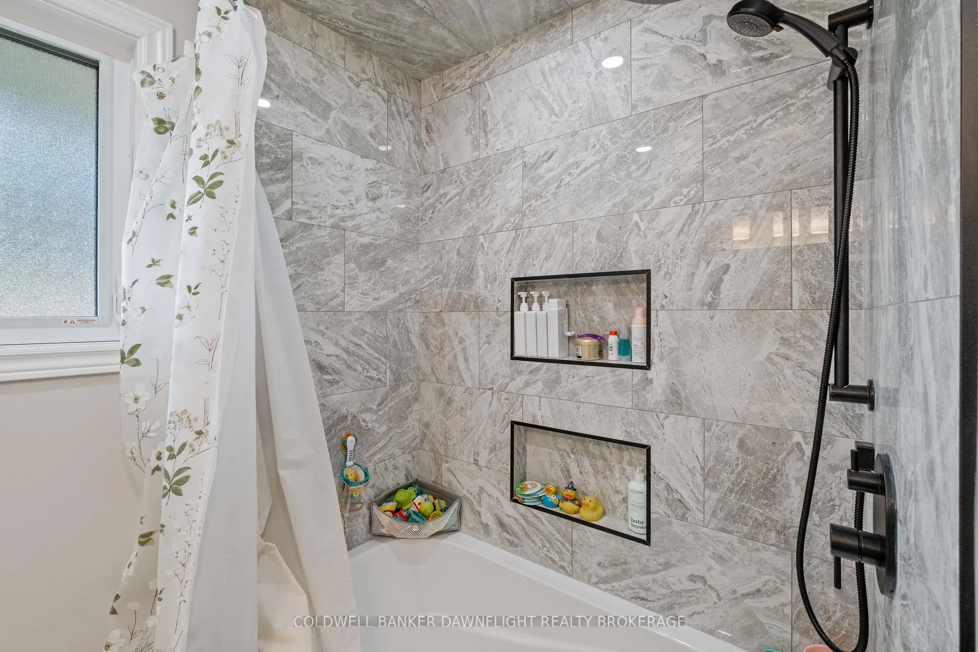 Photo 22 of 105 Wellington Street W, South Huron, Exeter — HOMEH