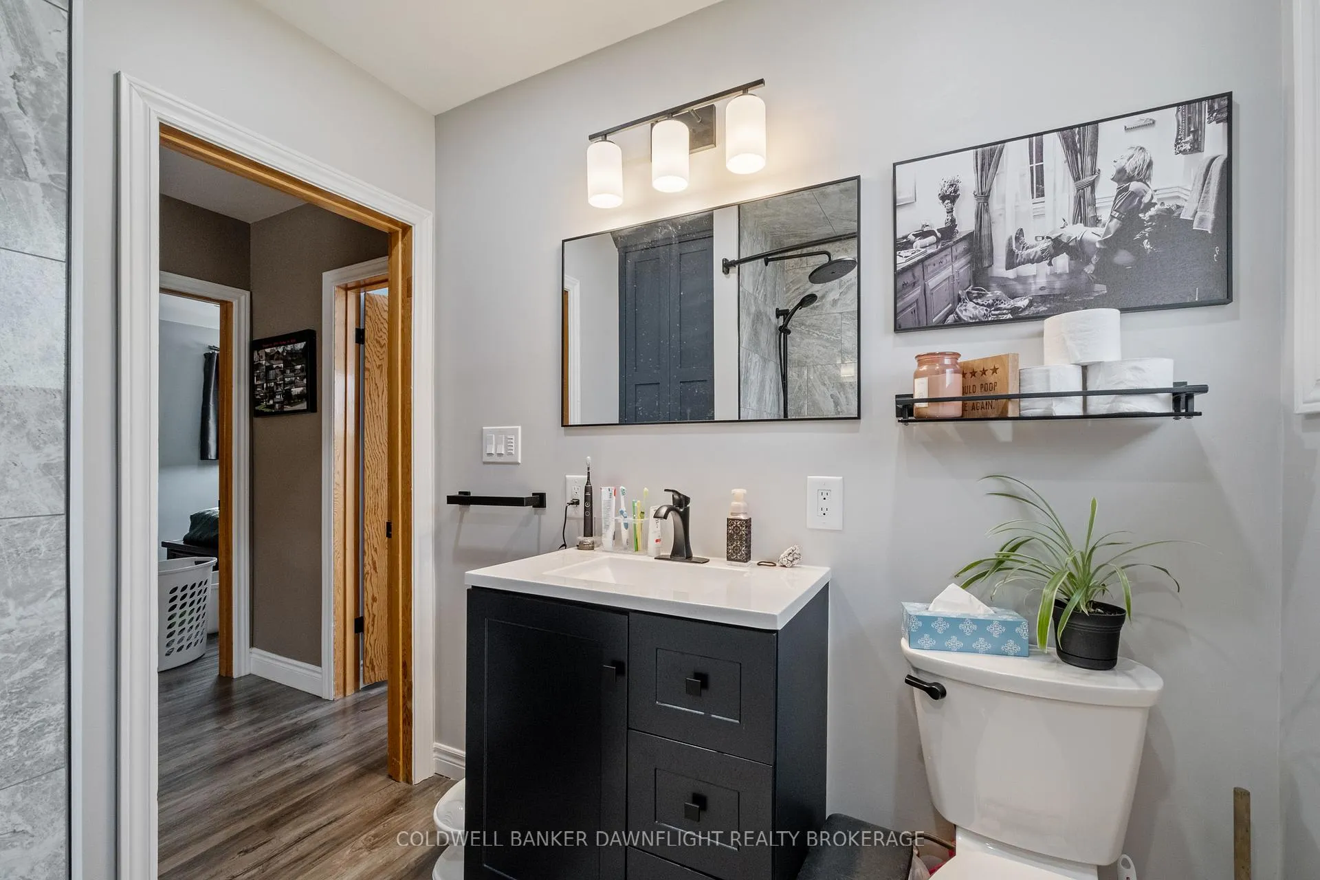 Photo 23 of 105 Wellington Street W, South Huron, Exeter — HOMEH