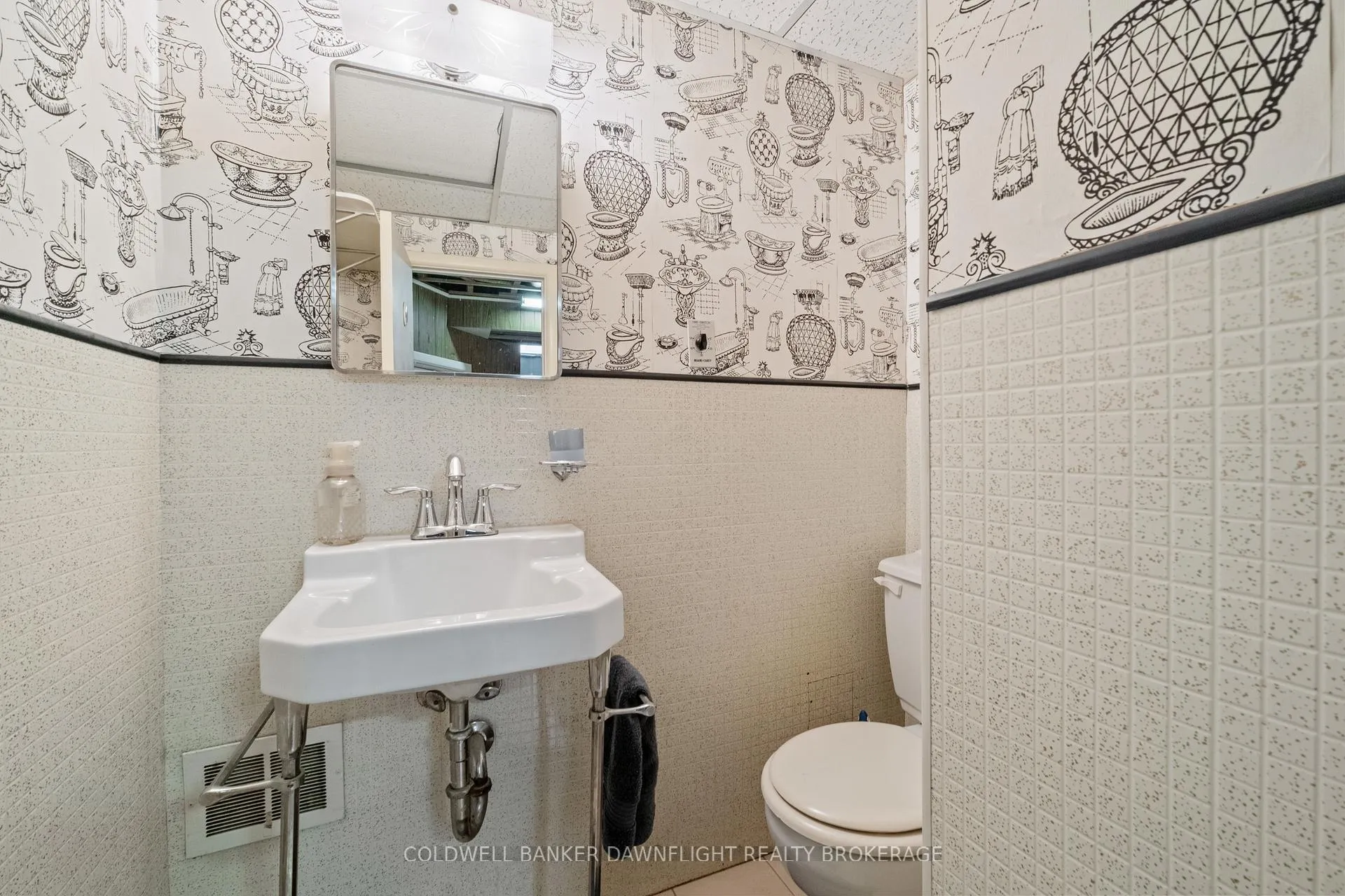 Photo 30 of 105 Wellington Street W, South Huron, Exeter — HOMEH