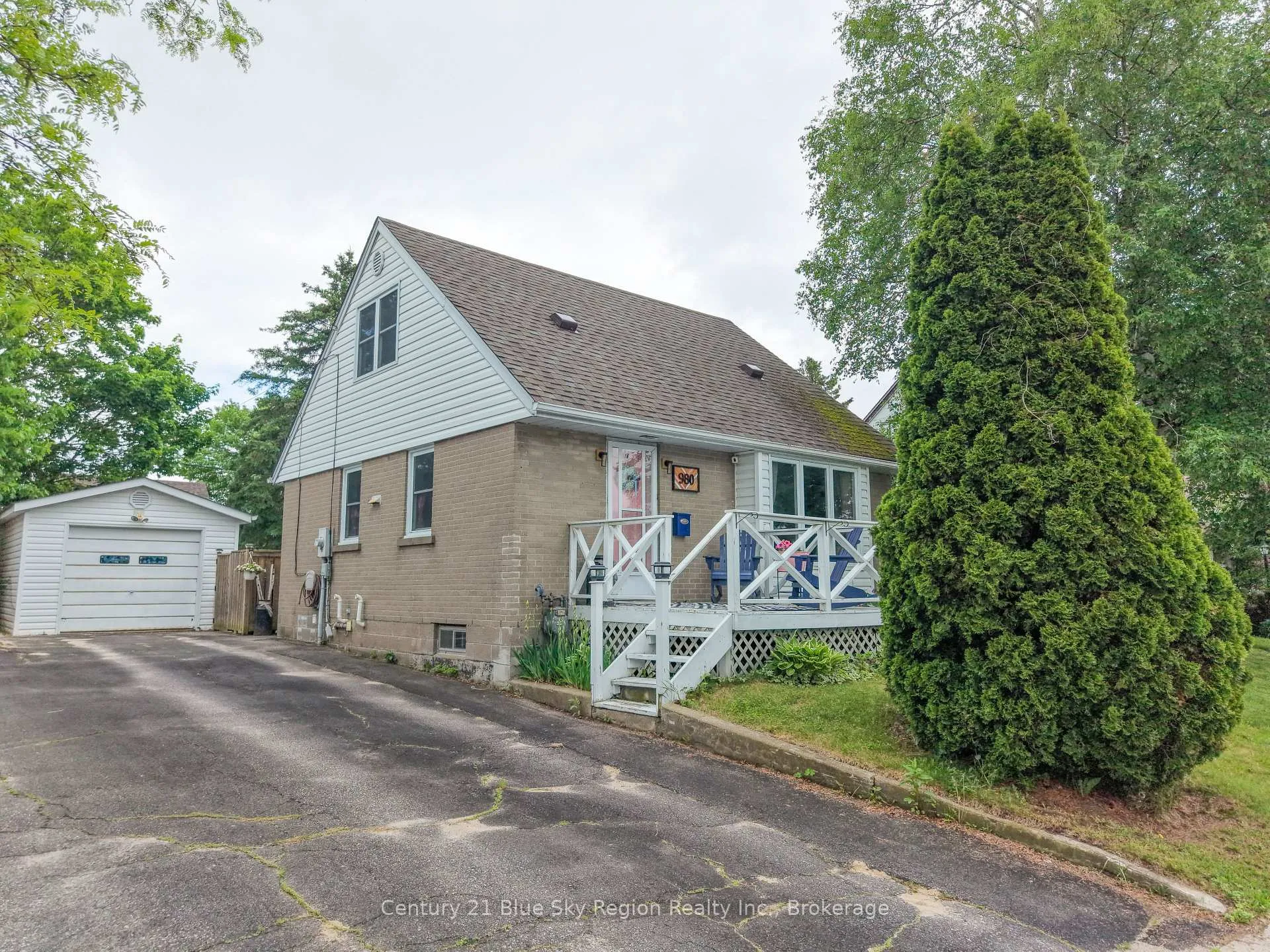Front of 980 Phillip Street