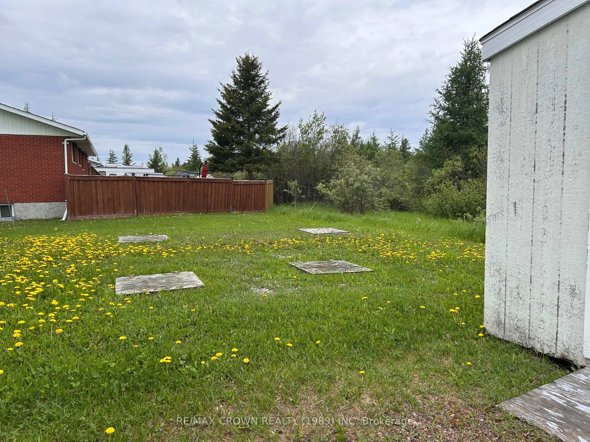 Photo 7 of 348 Government Road W, Kapuskasing — HOMEH