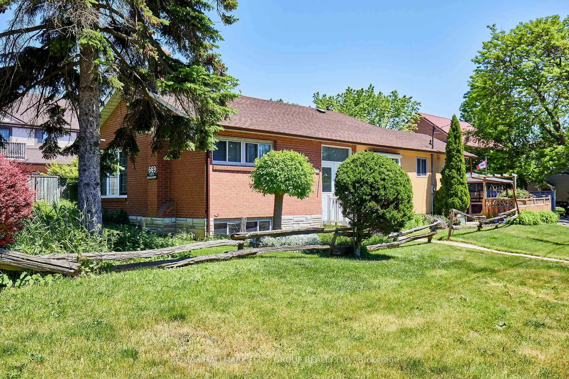 Photo 2 of 669 Marksbury Road, Pickering, West Shore — HOMEH