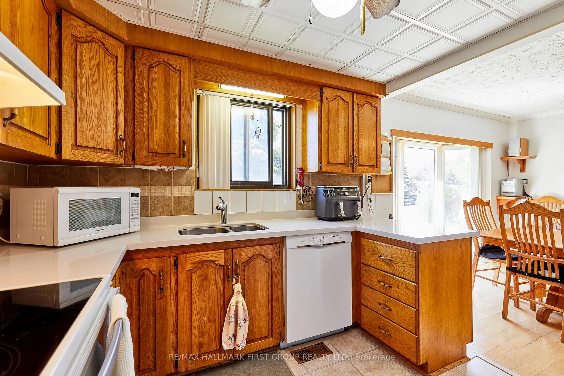 Photo 10 of 669 Marksbury Road, Pickering, West Shore — HOMEH