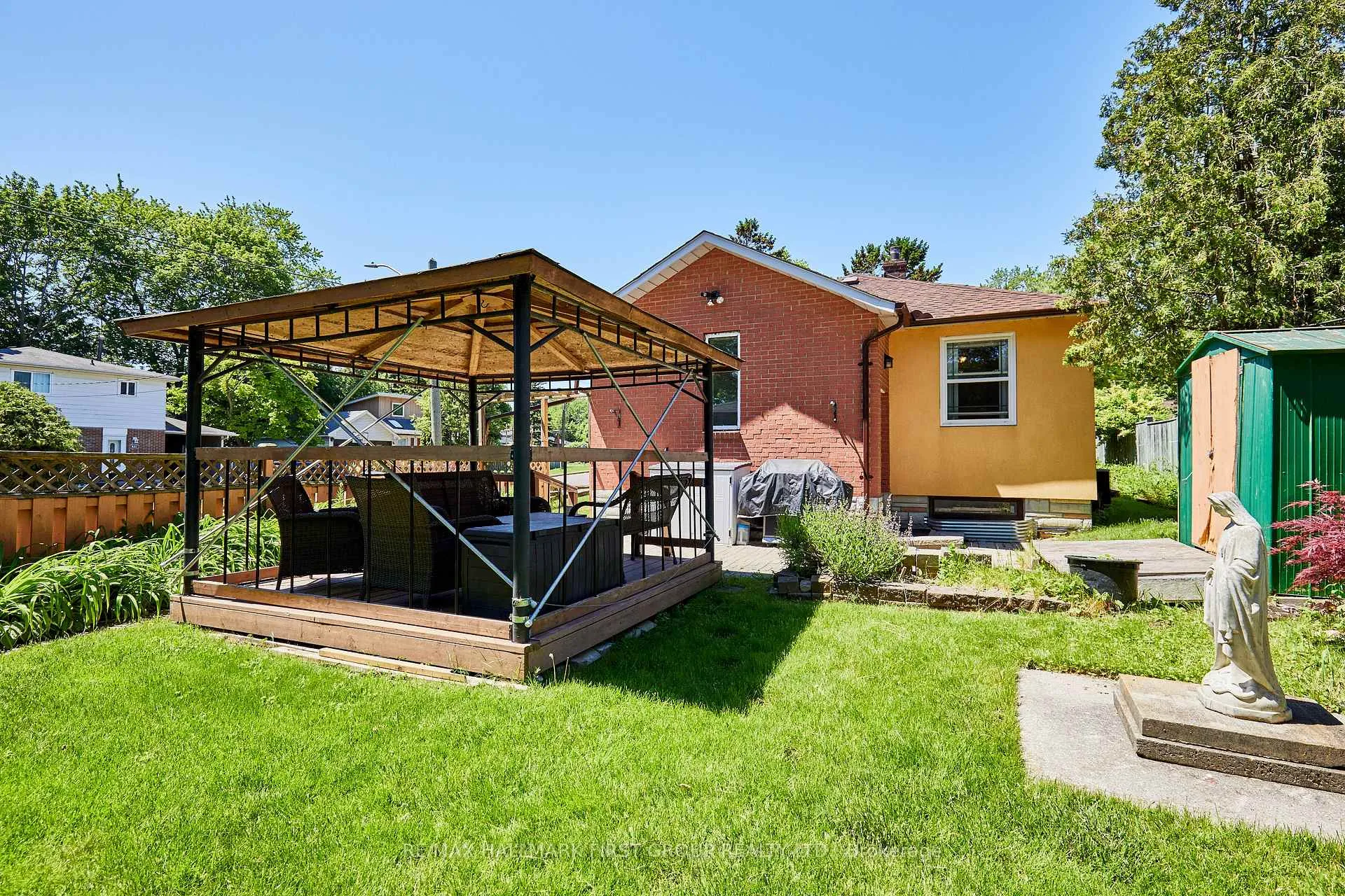 Photo 32 of 669 Marksbury Road, Pickering, West Shore — HOMEH