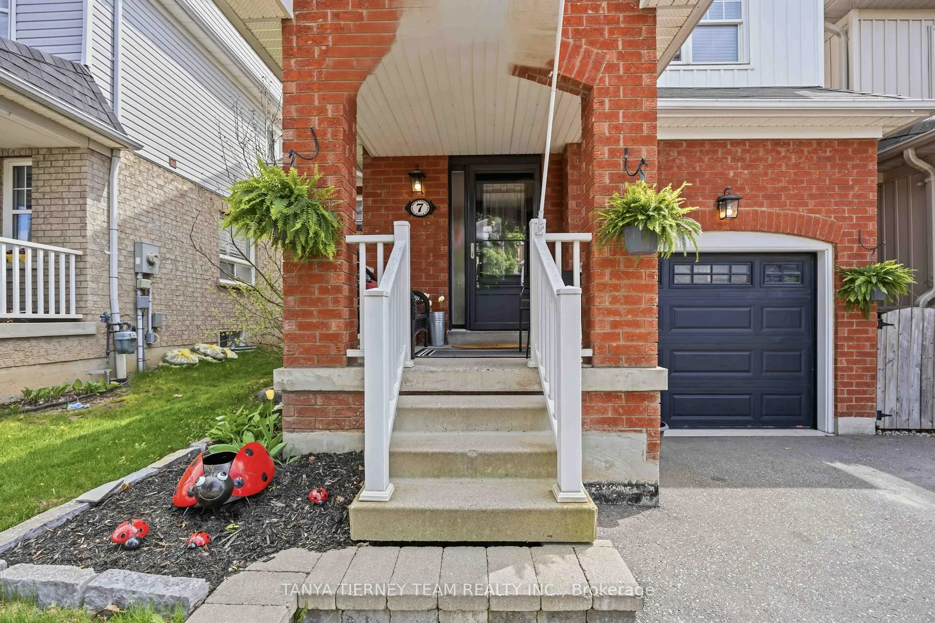 Photo 4 of 7 Brownridge Place, Whitby, Williamsburg — HOMEH