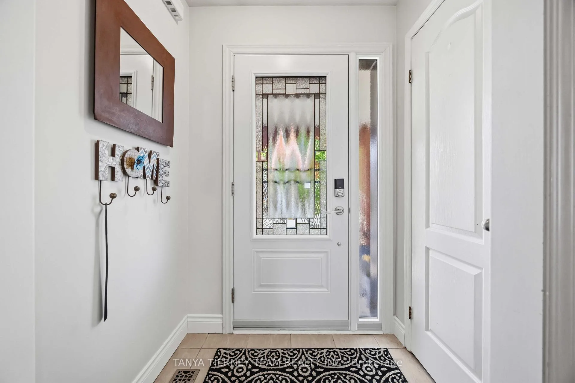 Photo 6 of 7 Brownridge Place, Whitby, Williamsburg — HOMEH