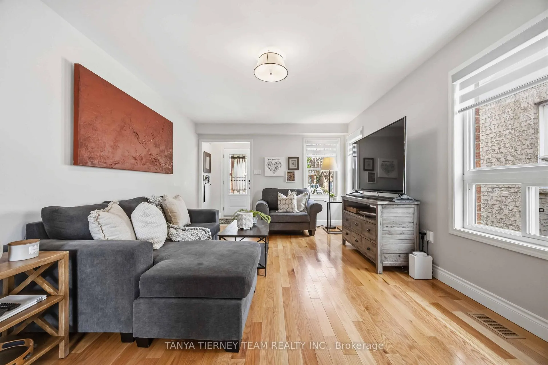 Photo 8 of 7 Brownridge Place, Whitby, Williamsburg — HOMEH