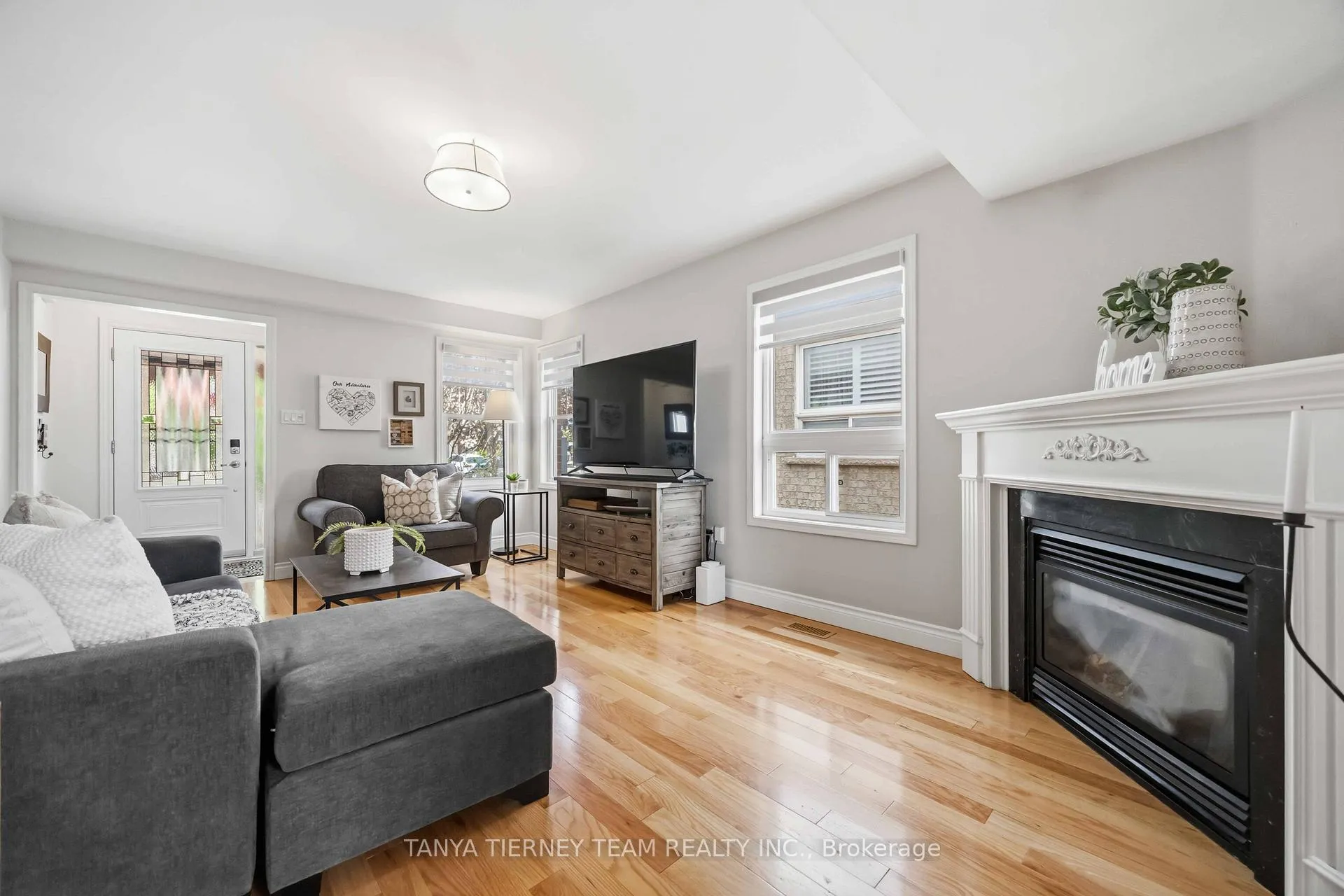 Photo 9 of 7 Brownridge Place, Whitby, Williamsburg — HOMEH