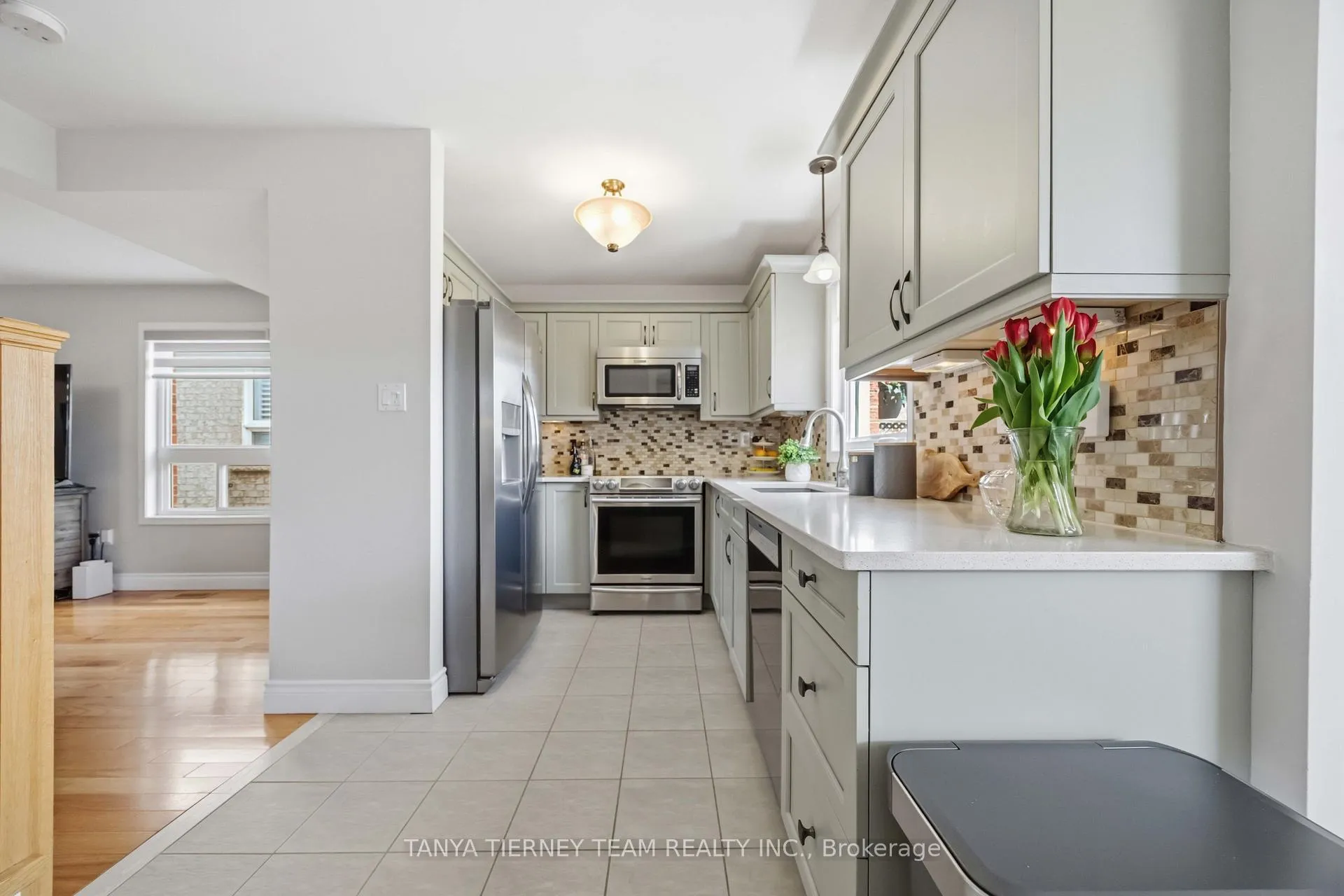 Photo 11 of 7 Brownridge Place, Whitby, Williamsburg — HOMEH