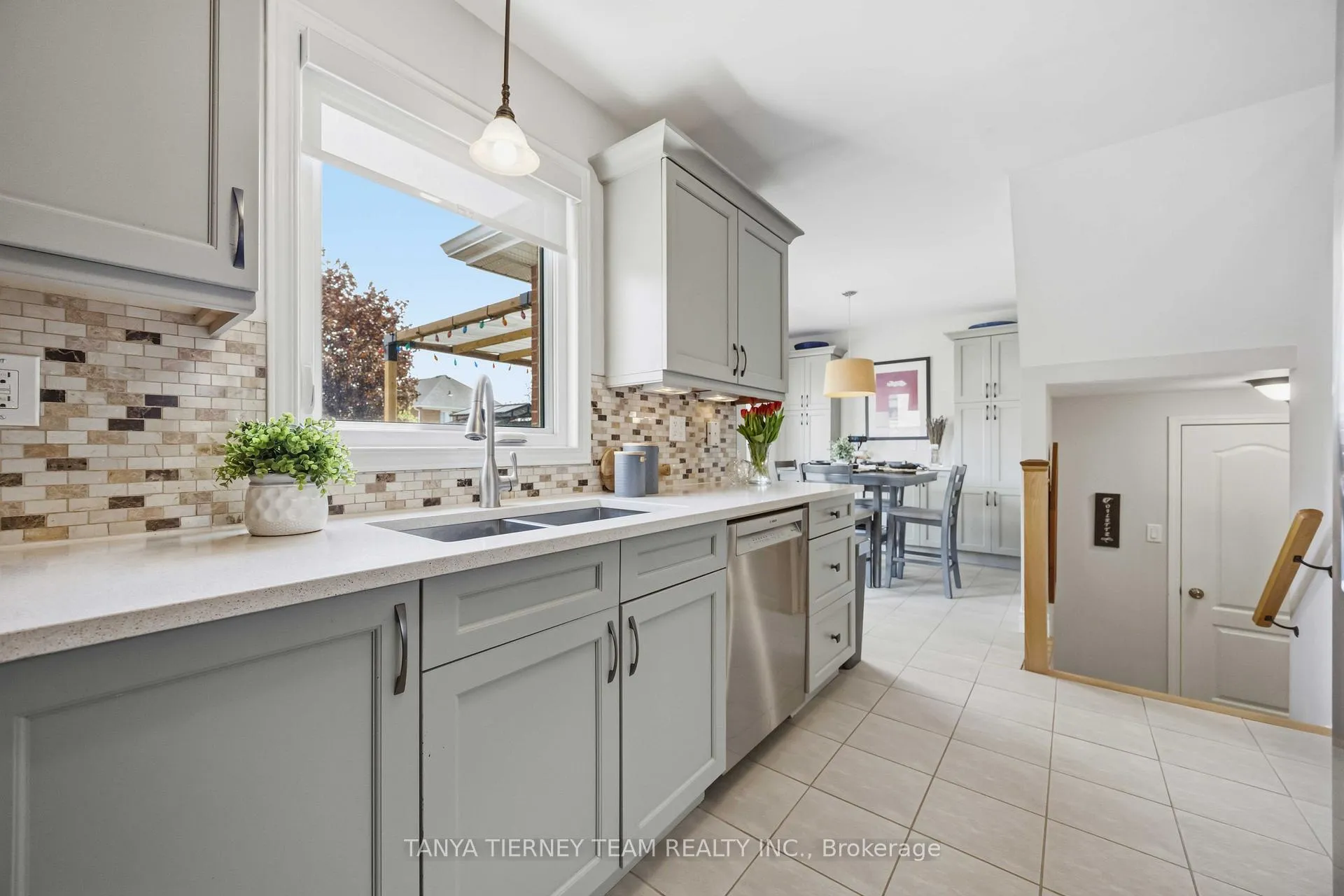 Photo 14 of 7 Brownridge Place, Whitby, Williamsburg — HOMEH